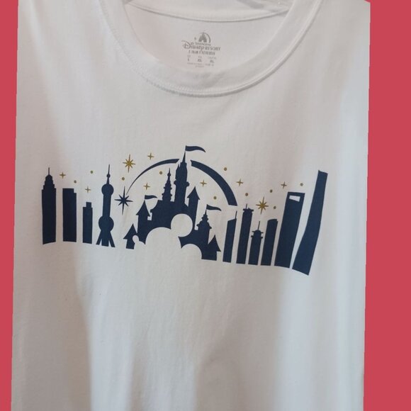Shanghai Disney Resort T-Shirt With Skyline & Castle Design wht/blue/gold XLarge - Picture 4 of 15